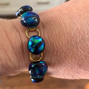 PRETTY BLUE/GREEN GLASS BRACELET AND MATCHING EARRINGS